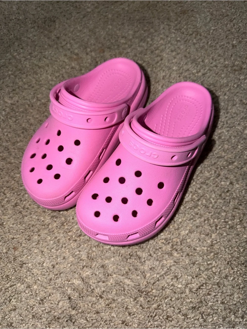 CROCS Kids Classic Clog in Bright Pink